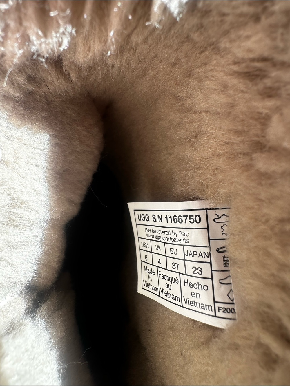 Ugg - Picture 6 of 6